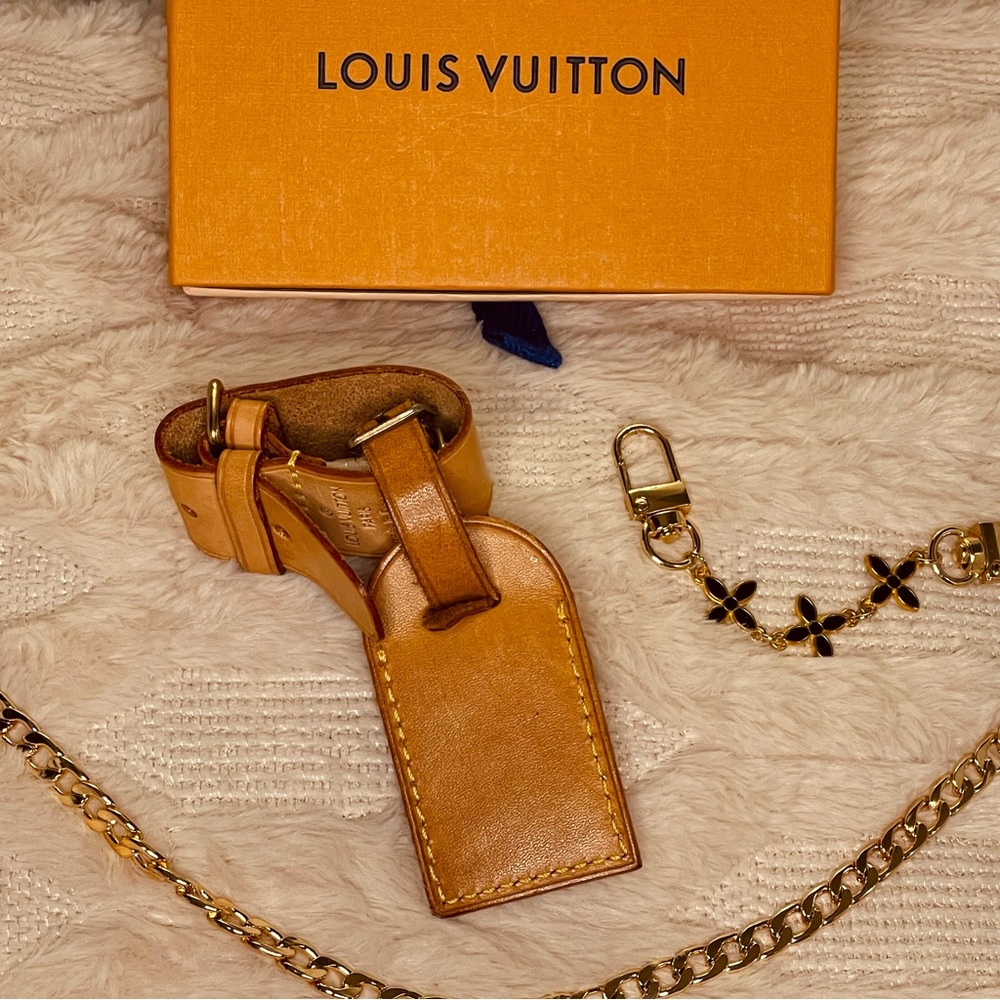 LOUIS VUITTON Poignet and Luggage Tag Set in Vachetta Leather - Picture 5 of 8